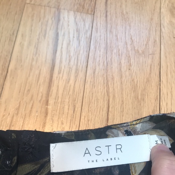 ASTR The Label Anya Top Navy Yellow Floral Size M - Picture 6 of 7